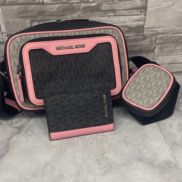 Michael Kors Cooper Colorblock Black and Pink Logo Camera Crossbody & Wallet Set - Picture 3 of 15
